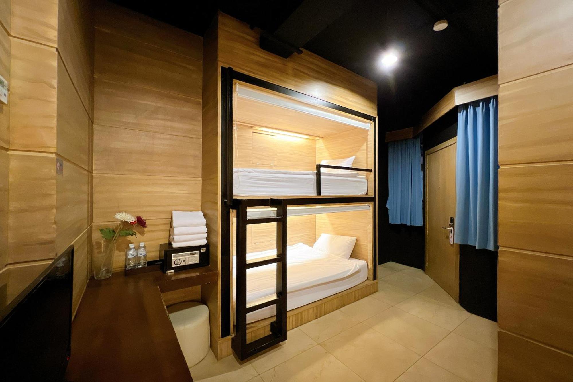 The Bedrooms Hostel Pattaya Exterior foto