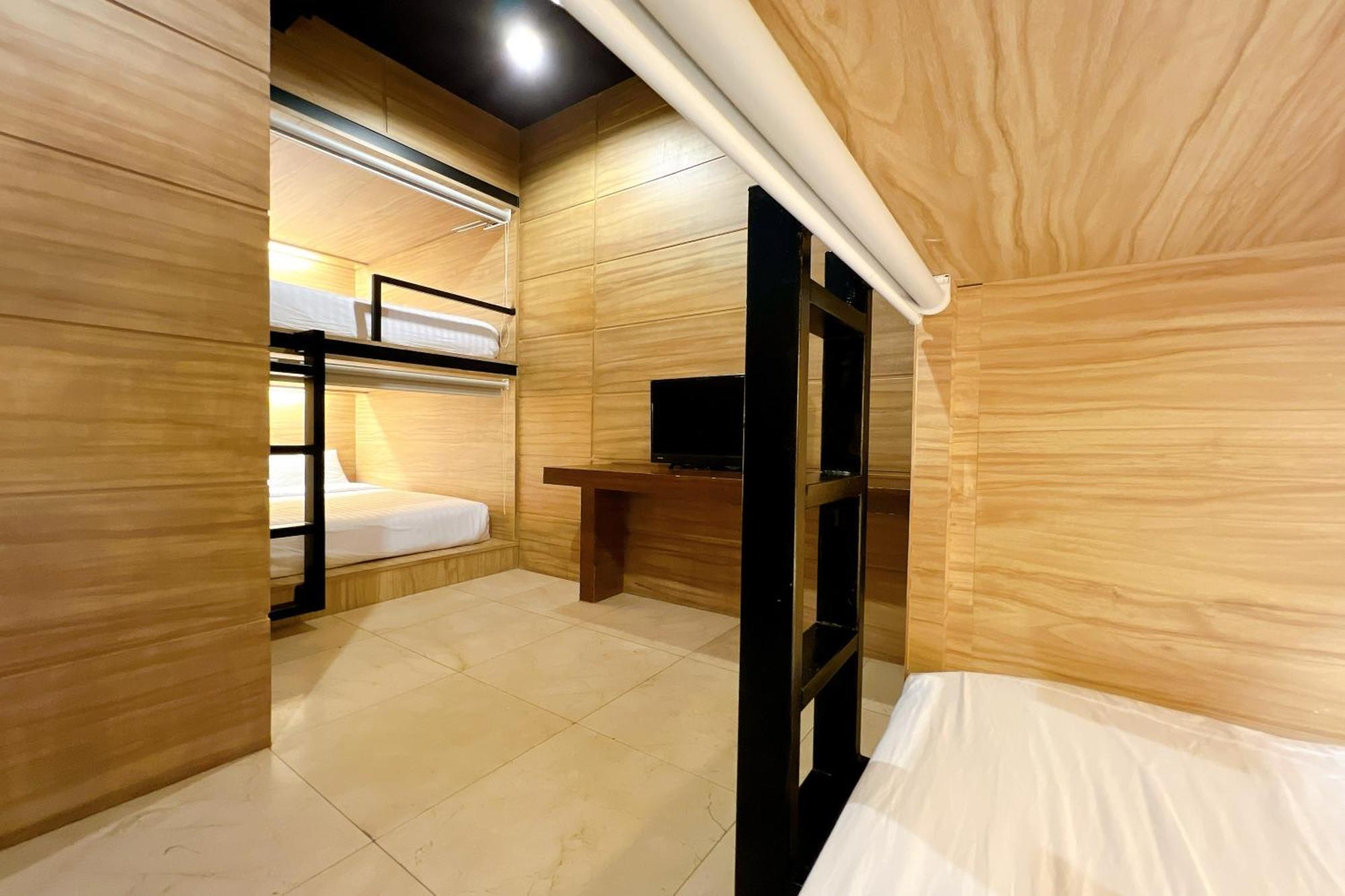 The Bedrooms Hostel Pattaya Exterior foto